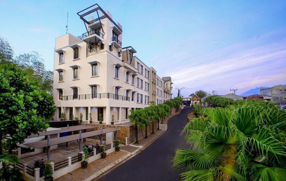El Hotel Malang Exterior foto