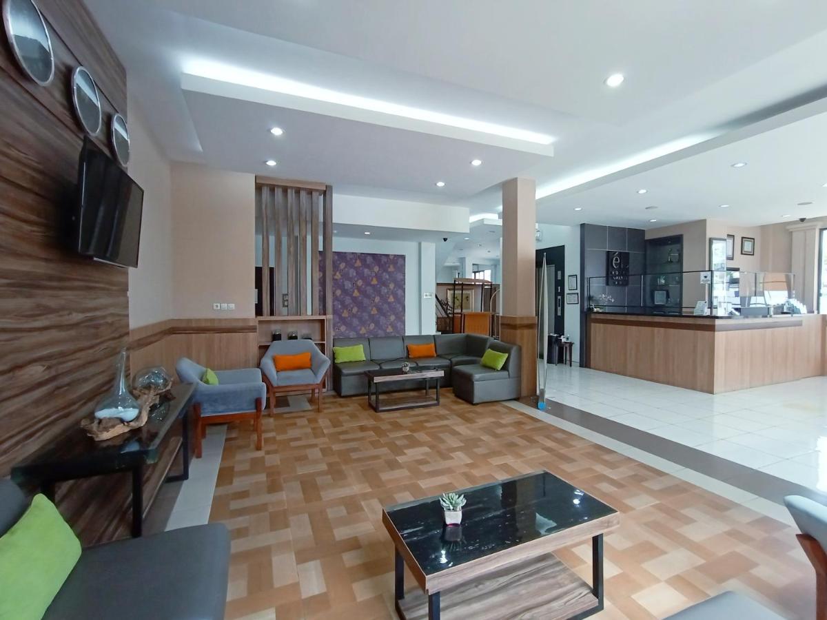 El Hotel Malang Exterior foto
