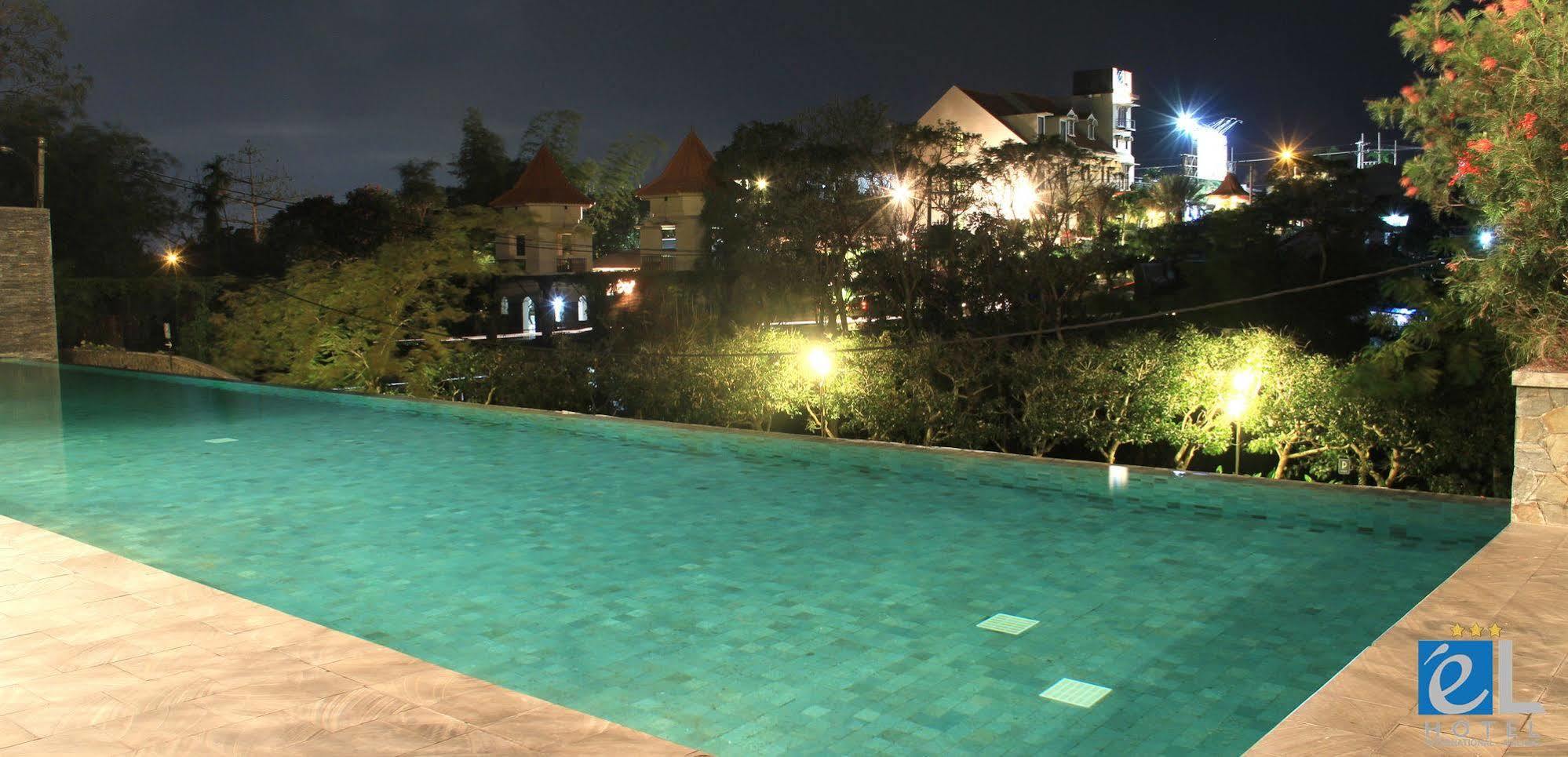 El Hotel Malang Exterior foto