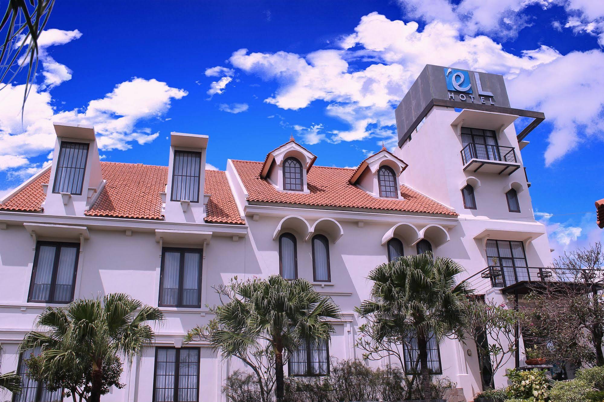 El Hotel Malang Exterior foto